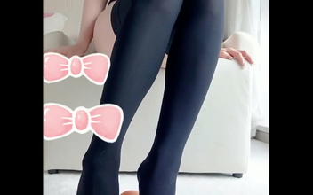Smooth, Puffy Cunt! She Climaxes When Her Plump Clitoris Is Teased!