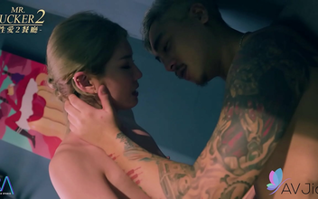 Experience The Sultry Allure Of Jav Star Li Zhiyan In A Thrilling Bar Fuck Session With A Lucky Waiter!