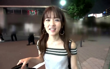 Jav Milf Enchantress Shines On Stage, Flaunts Her Sexy Body With Fan!